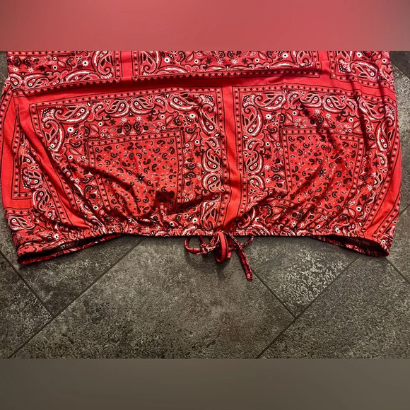 Red Bandana Short Sleeve Top with tie Waist - Picture 3 of 7